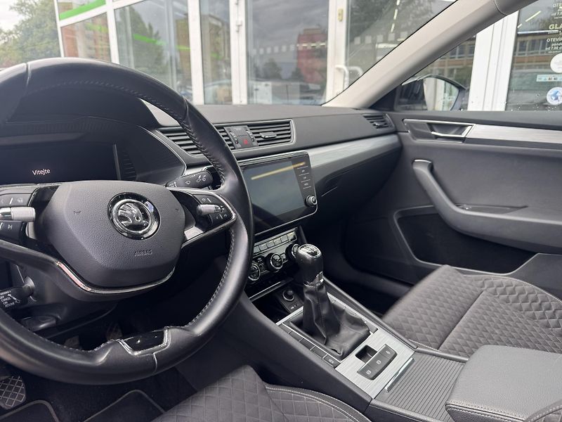 Škoda Superb Ambition - fotka 11 z 33