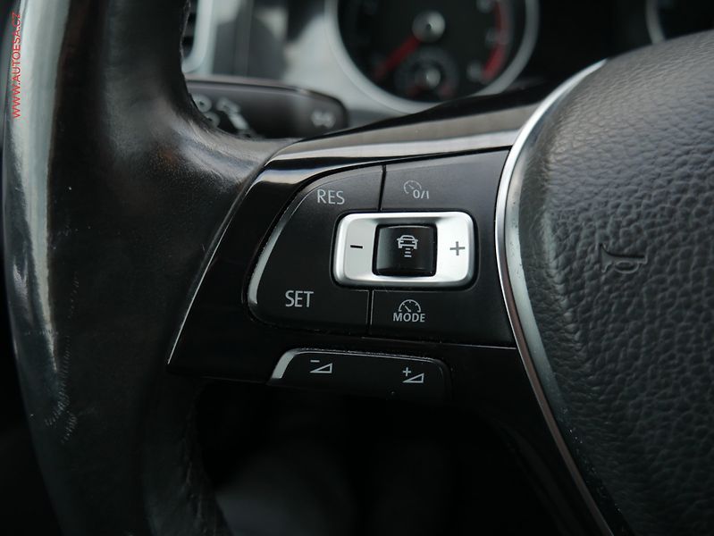 Volkswagen Golf (2018) 1.4 TSI, ČR, LED, AC - fotka 12 z 26
