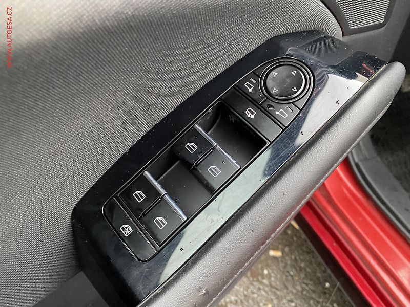 Mazda 3 (2019) 2.0 i Skyactiv, 1.maj,ČR - fotka 14 z 20