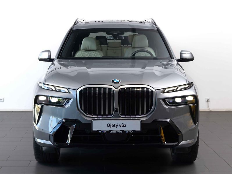 BMW X7 xDrive40d - fotka 2 z 24