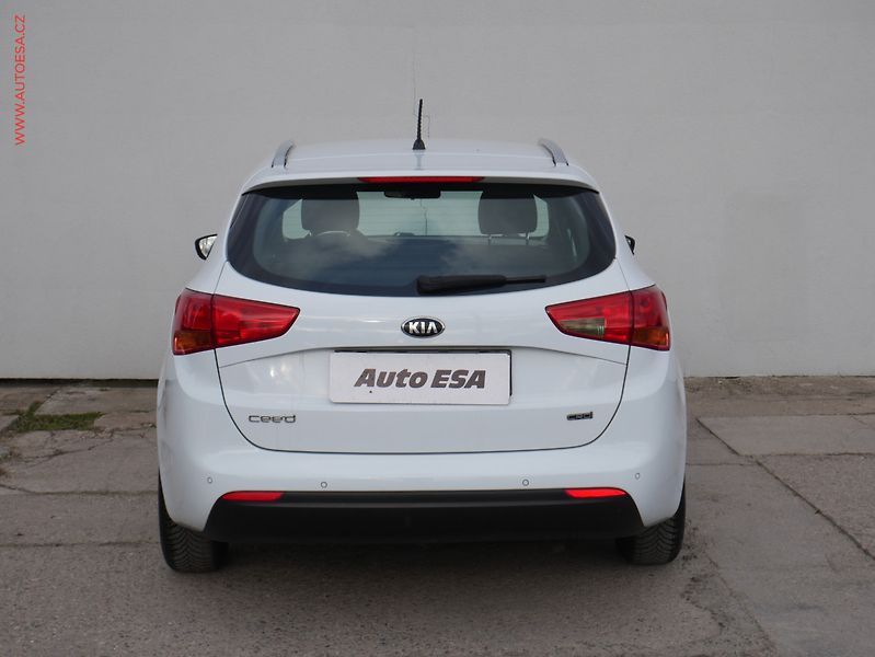 Kia Ceed (2016) 1.6 CRDi, ČR, AC, tempo, - fotka 5 z 15