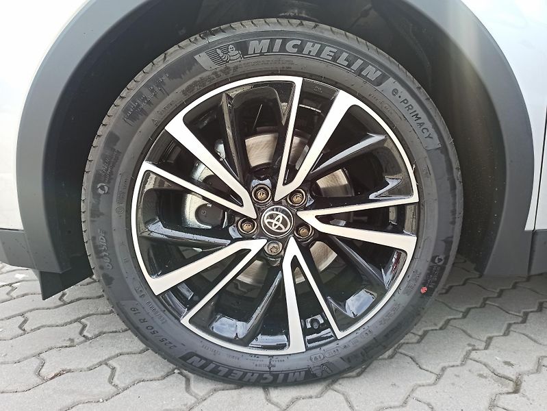 Toyota C-HR (2025) C-HR 2.0 PHEV STYLE - fotka 3 z 18