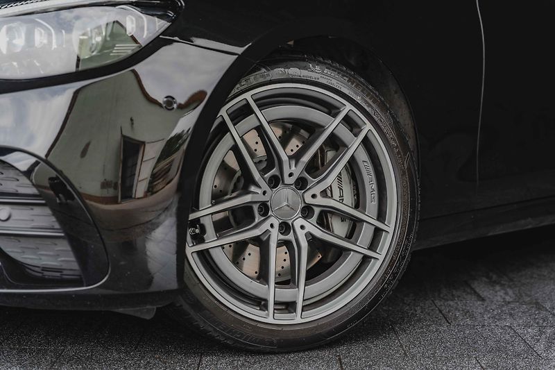 Mercedes-Benz Třídy E (2022) 53-AMG-4M-PANO-DIS-360-GTsport - fotka 8 z 17