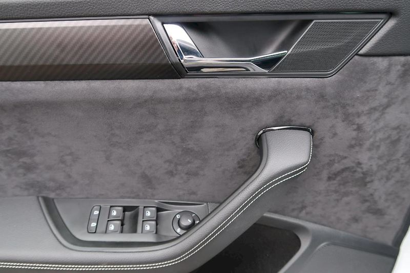 Škoda Karoq (2025) SportLine 2,0 TDi /110 kW - fotka 17 z 30