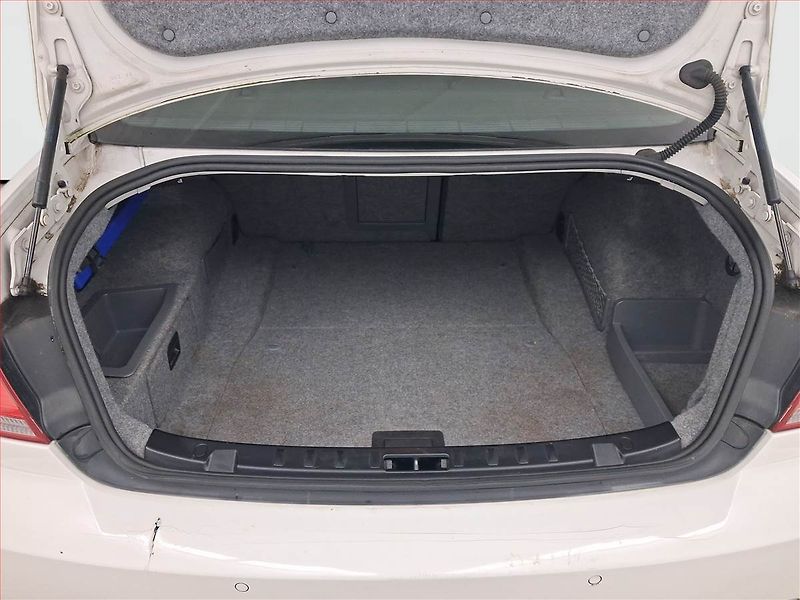 BMW Řada 3 (2008) M Paket 320 d, Automat - fotka 14 z 16