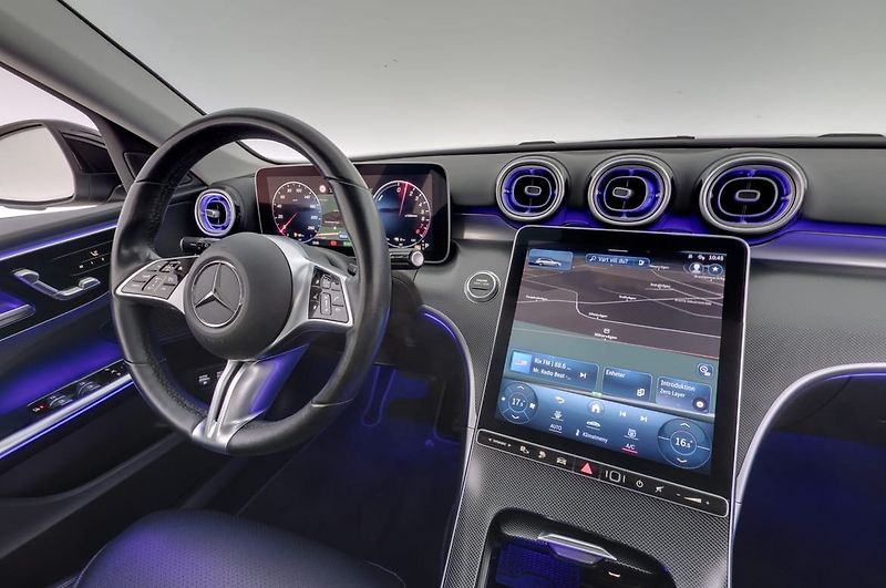Mercedes-Benz Třídy C 300e Avantgarde Premium 360 - fotka 12 z 26