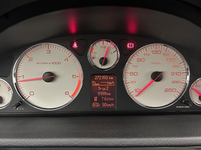 Peugeot 407 2.2 HDI - fotka 11 z 22