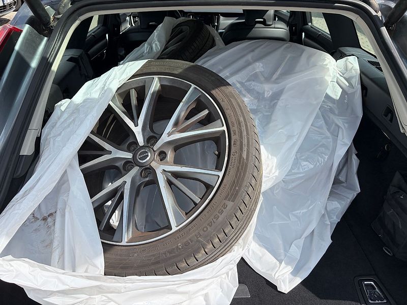 Volvo V90 2.0 D4 INCRIPTION 140kW AT - fotka 11 z 11