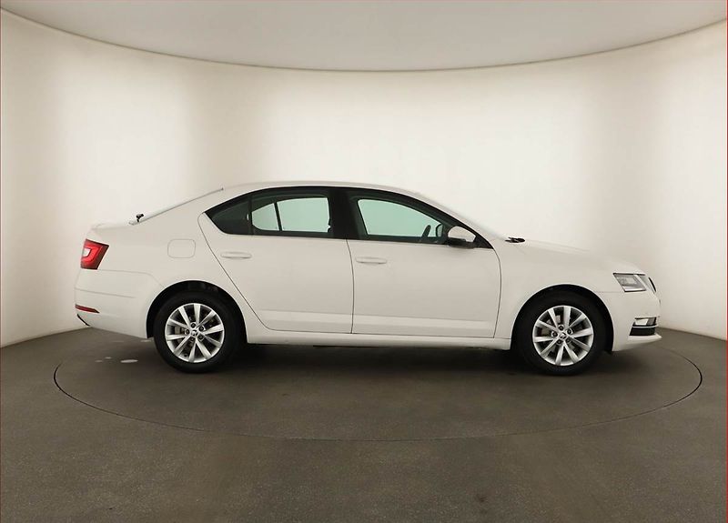 Škoda Octavia (2019) Style 1.5 TSI, Serv.kniha - fotka 6 z 14