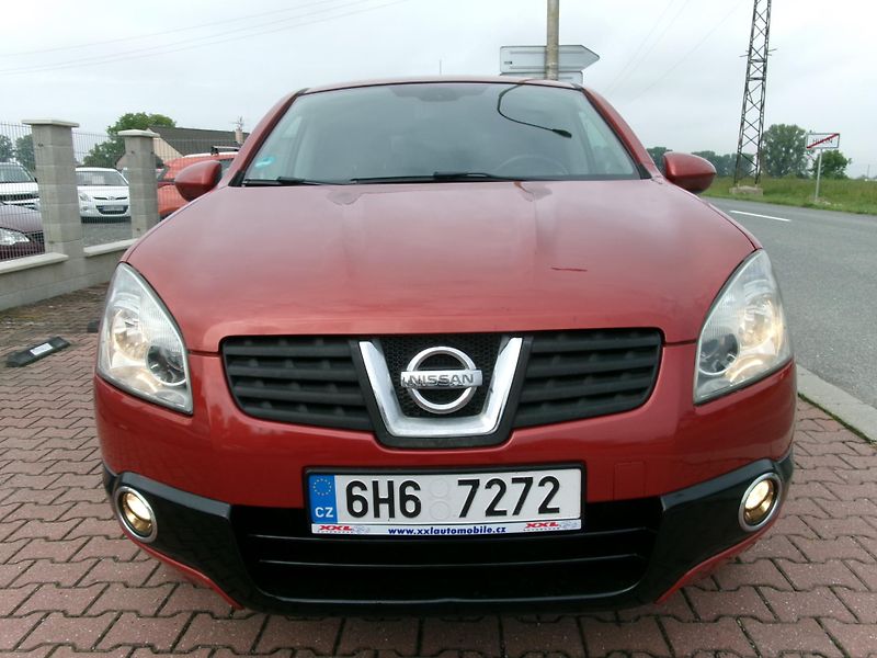 Nissan Qashqai (2007) 2,0i 4WD ALU AC TAŽNÉ BT TEMP - fotka 3 z 29