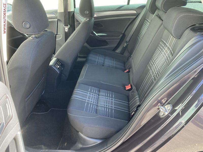 Volkswagen Golf (2015) 1.2 TSi, Lounge, navi - fotka 10 z 18