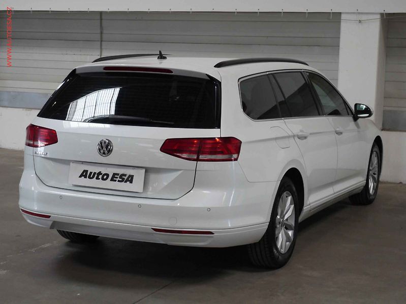 Volkswagen Passat (2018) 2.0TDi, LED, navi - fotka 6 z 27