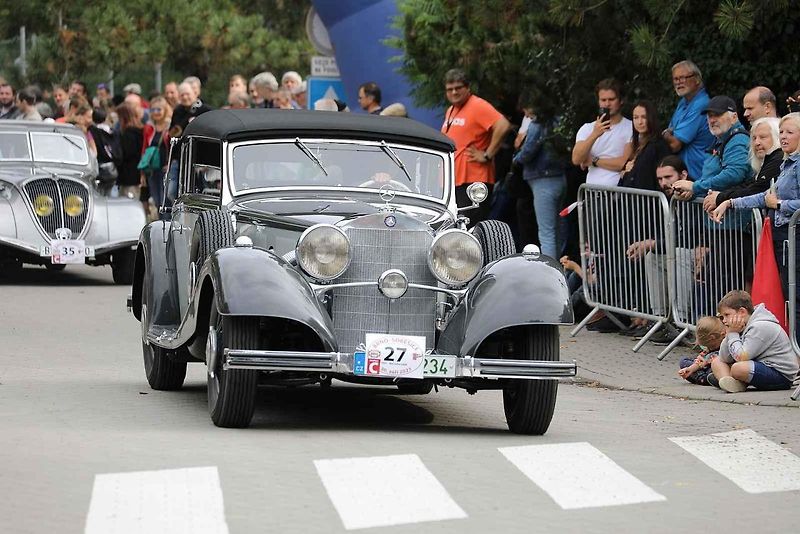 Na akci Jízda do vrchu a výstava historických vozidel se představilo na tři sta automobilů a motocyklů.