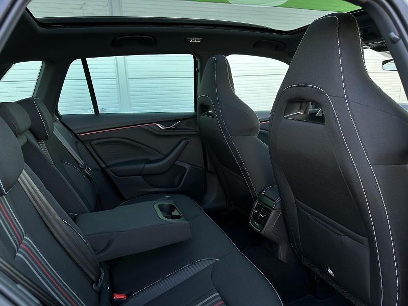 Škoda Kamiq 1.0TSi Monte Carlo 116PS Matri - fotka 40 z 46
