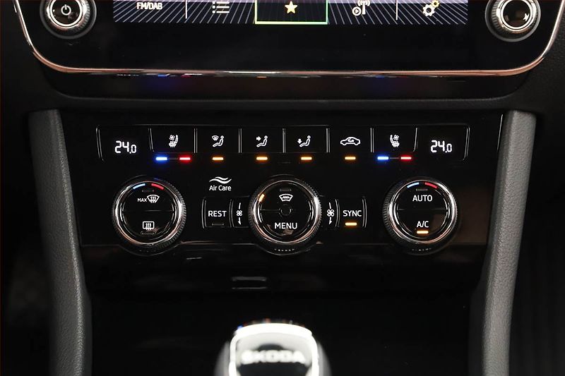 Škoda Superb (2022) Laurin&Klement 1.5 TSI - fotka 12 z 20