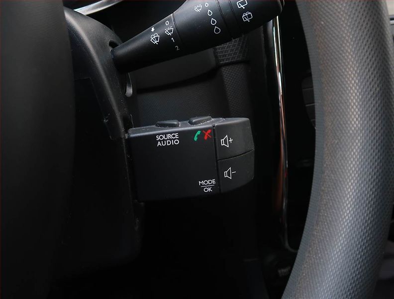 Renault Clio (2013) 1.2 16V , Tempomat - fotka 17 z 22