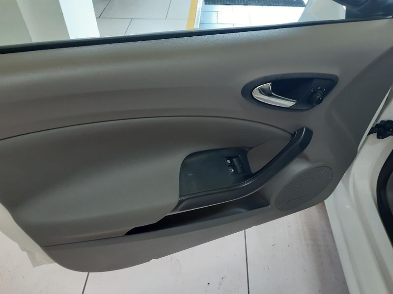 Seat Ibiza 1.2 TSI DSG KLIMA 77KW - fotka 13 z 18