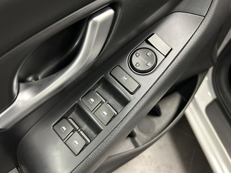 Hyundai i30 (2018) 1.0T-GDi Fastback 88kW Alu - fotka 17 z 22