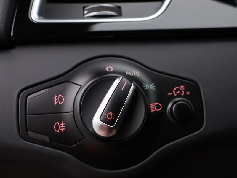 Audi A5 3,0 TDI quattro S-Line 1.Maj - fotka 16 z 36