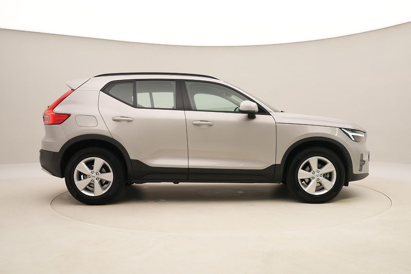 Volvo XC40 T2 ESSENTIAL  - fotka 13 z 37