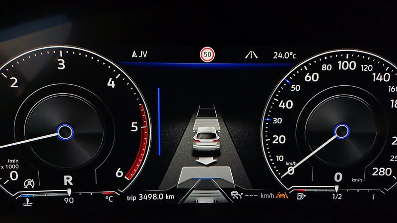 Volkswagen Touareg R-LINE TDI 210kW-ČR-NEHAV-DPH- - fotka 38 z 39