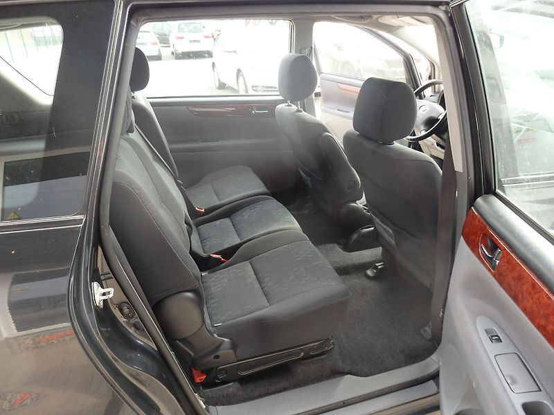 Toyota Avensis Verso 2.0 VVT-i 110 kW ZÁLOHOVÁNO - fotka 11 z 18