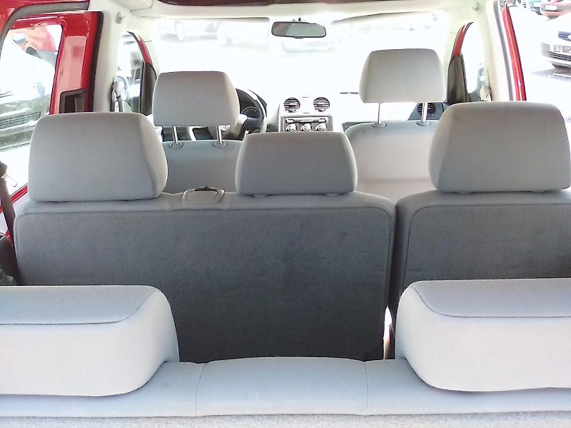 Volkswagen Caddy (2009) 1.4i 16V / LPG, 7.míst, závěs - fotka 34 z 38