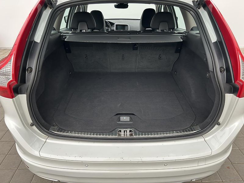 Volvo XC60 2.0 T5 Sumum - fotka 59 z 62