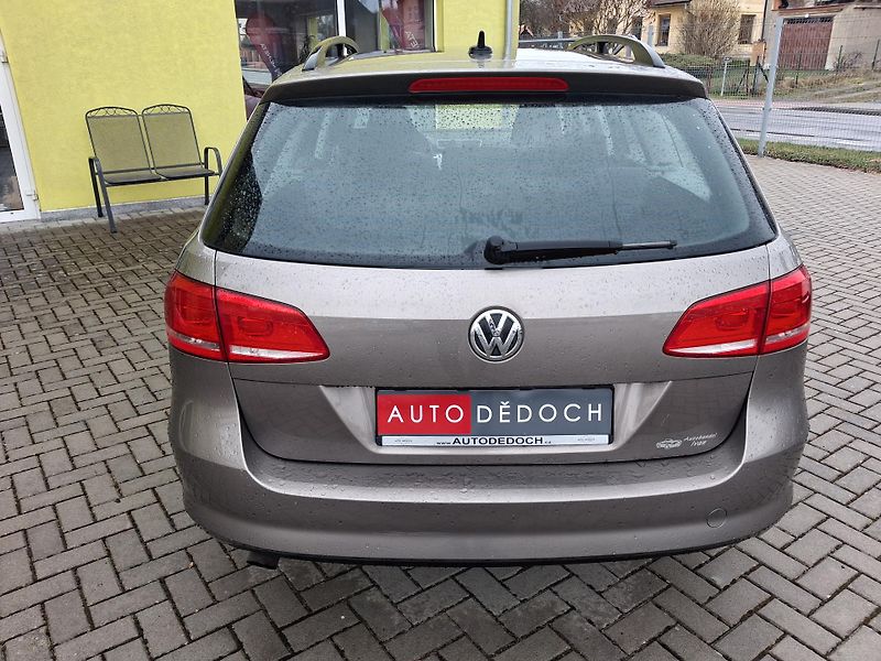 Volkswagen Passat (2011) 1,4TSi NAVI VYHŘ.SED, 2x KOLA - fotka 6 z 38