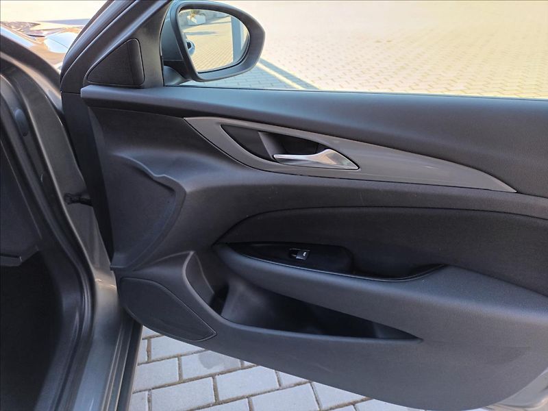 Opel Insignia 1,6 CDTI,81KW,SERVIS,LED,NAVI, - fotka 24 z 44