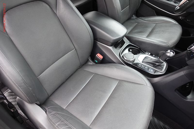 Hyundai Santa Fe (2016) 2.2CRDi 4x4, ČR, Premium, AT - fotka 12 z 26
