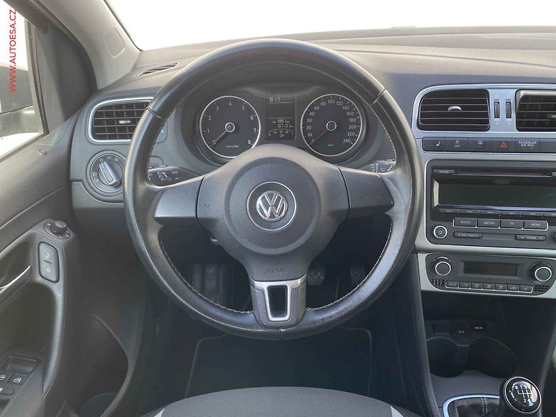 Volkswagen Polo (2013) 1.2 TSi, Life, výhřev sed - fotka 11 z 17