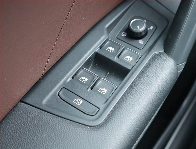 Volkswagen Tiguan (2021) Elegance 2.0 TDI - fotka 18 z 24