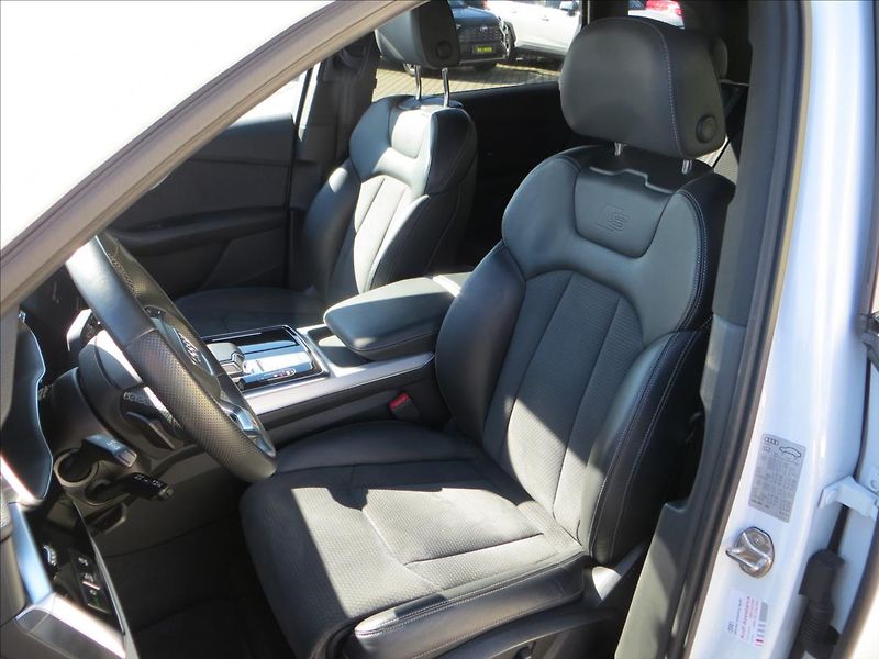 Audi Q7 3,0 TDI 210kW quattro S-line - fotka 13 z 27