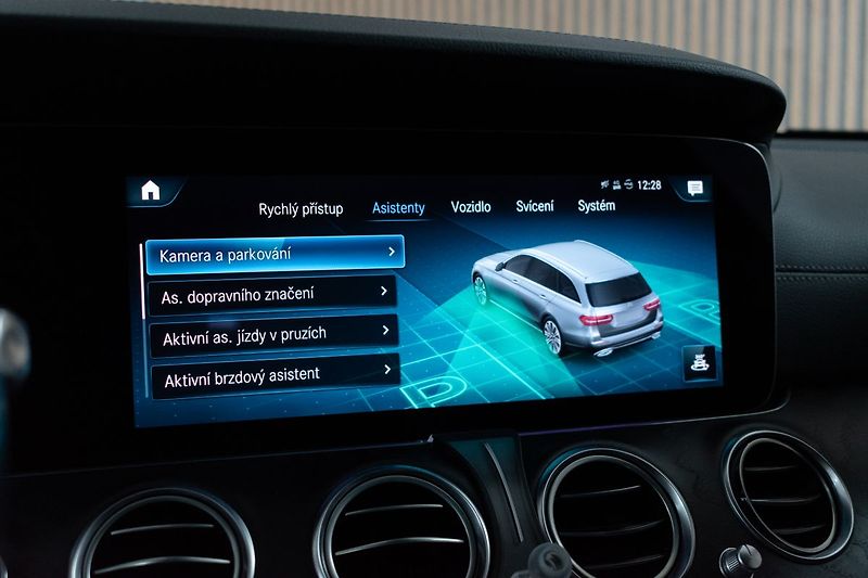 Mercedes-Benz Třídy E E 220d AMG*4MATIC*TAŽNÉ*ACC*ČR - fotka 36 z 52