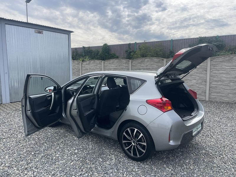 Toyota Auris 1.8i 16v HYBRID AUT SERVIS TOP - fotka 146 z 172