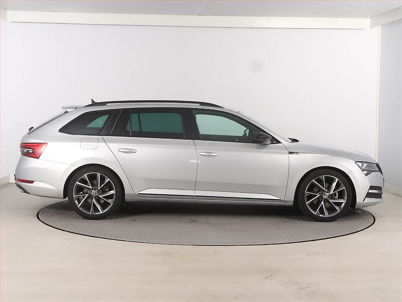 Škoda Superb (2023) Sportline 2.0 TDI - fotka 6 z 17