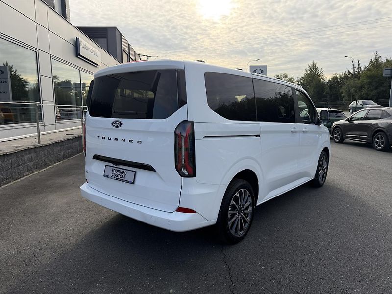 Ford Tourneo Custom (2026) Titanium X L1, Tourneo, 2.5 Du - fotka 3 z 21