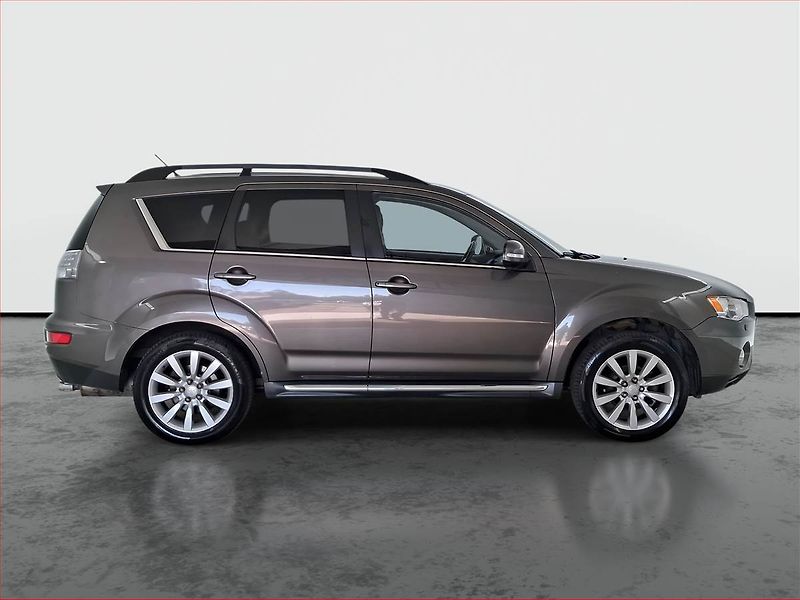 Mitsubishi Outlander (2013) 2.2 DI-D, 4X4, 7 míst - fotka 6 z 21