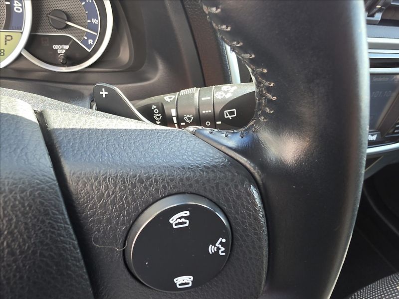 Toyota Auris 1,6 97 KW Automat kamera navi - fotka 18 z 44