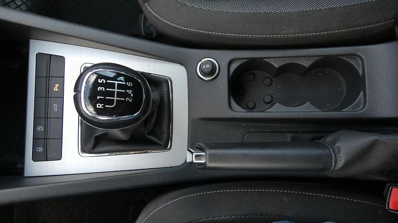 Škoda Octavia Combi 2,0 TDI Ambition - fotka 18 z 24