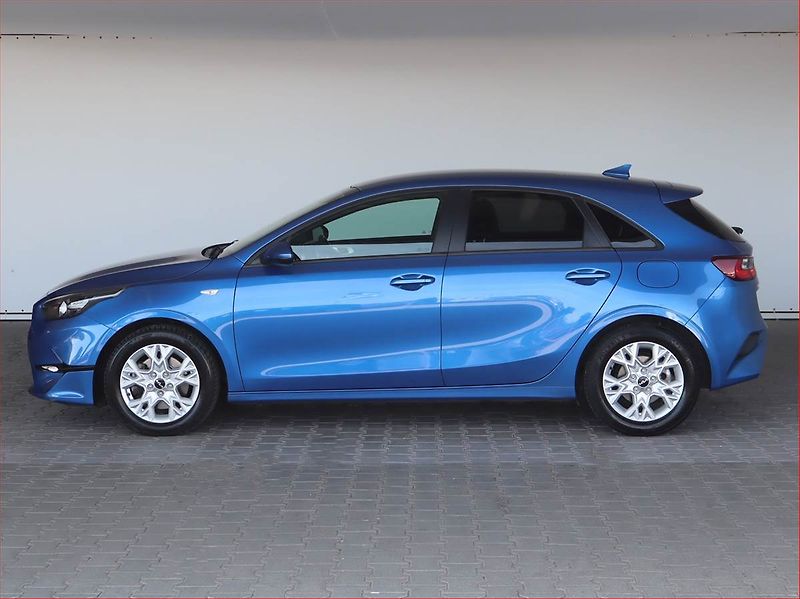 Kia Ceed (2022) Silver 1.5 T-GDI, Serv.kniha - fotka 3 z 20