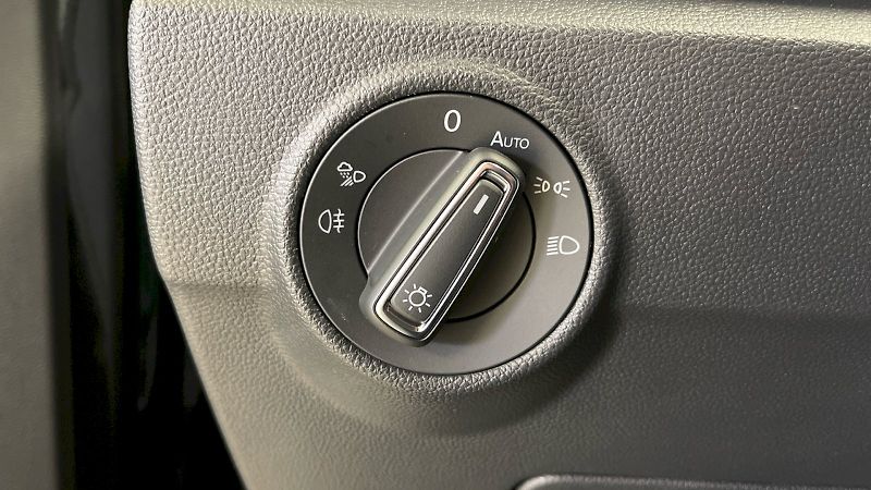 Volkswagen T-Roc (2024) R-Line 1.0 TSI 81kW - fotka 16 z 26