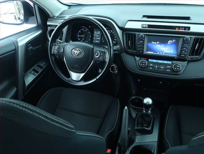 Toyota RAV4 (2016) Active 2.0 D-4D, ČR,1.maj - fotka 7 z 17