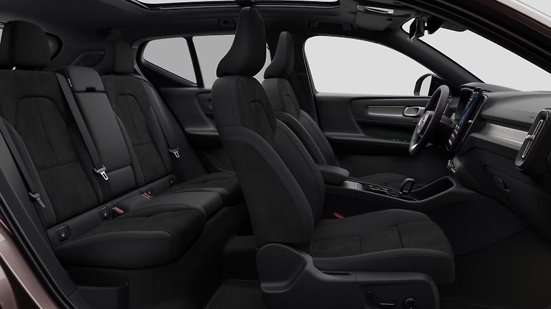 Volvo XC40 (2026) B3 AUT DARK PLUS - fotka 4 z 13