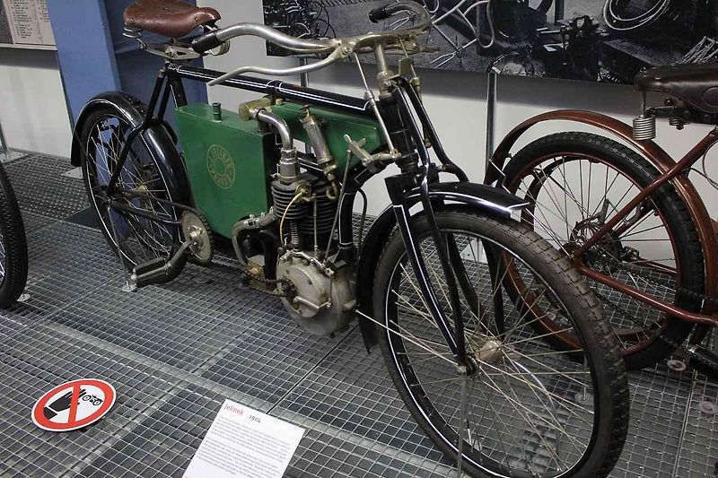 Firma JAC Jaroslava Cvacha z Horažďovic nabízela nejlevnější typ motocyklu v kubatuře 500.