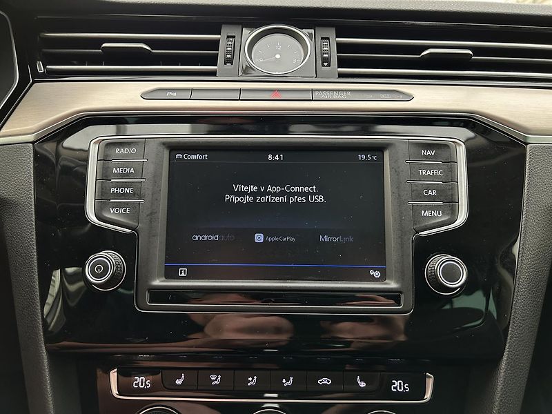 Volkswagen Passat Variant 2,0 TDI 4x4 Highline - fotka 13 z 29
