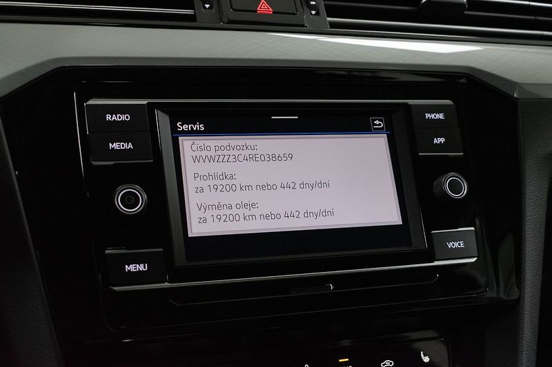 Volkswagen Passat 1.5 TSI DSG*BUSINESS*DPH*ČR 1M - fotka 31 z 40