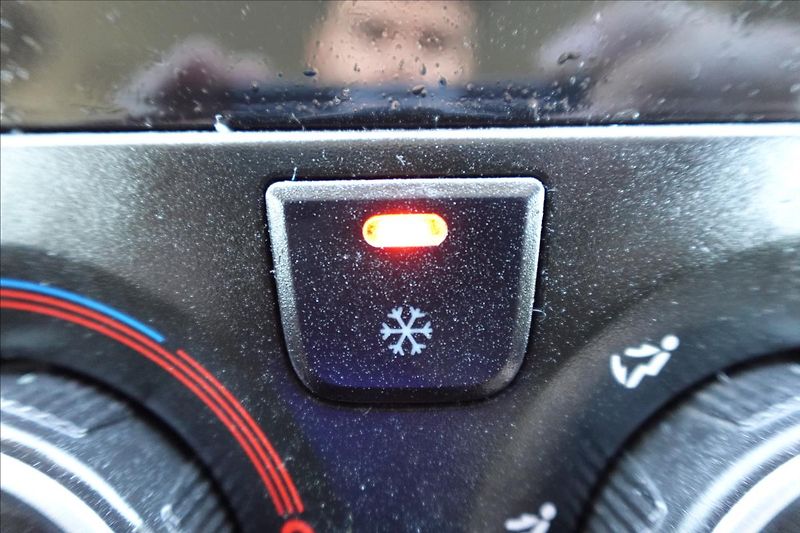 Peugeot Boxer 2,0 HDI  L1H1 CHLAĎÁK KLIMA - fotka 21 z 24