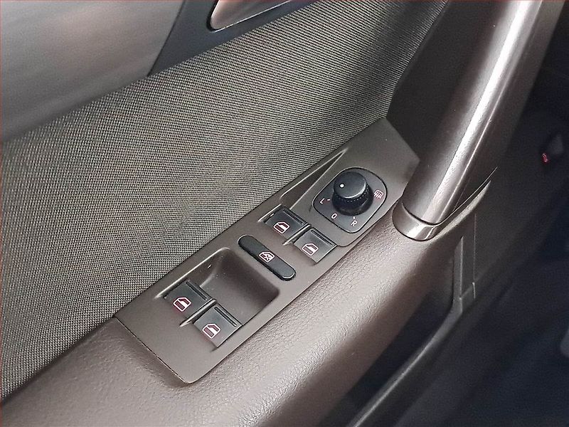 Volkswagen Passat (2012) 2.0 TDI, Park. senzory - fotka 16 z 17